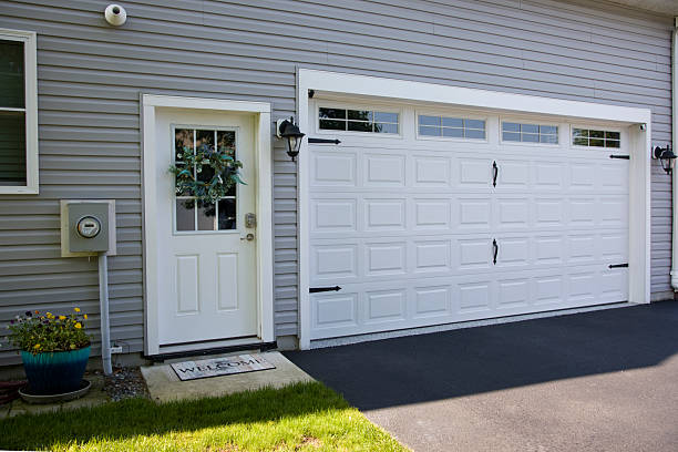 24/7 Emergency Garage Door Roller Replacement experts in Branford Center, CT